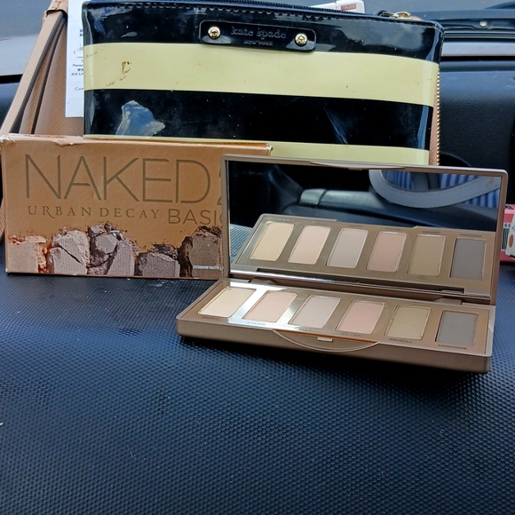 3/$30 NIB Urban Decay Naked Basics Mini Eyeshadow Palette - Picture 1 of 5